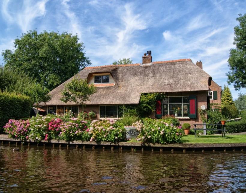 Schaars aanbod leidt tot prijsstijgingen op Nederlandse woningmarkt - Vreemd gaan - 2HB